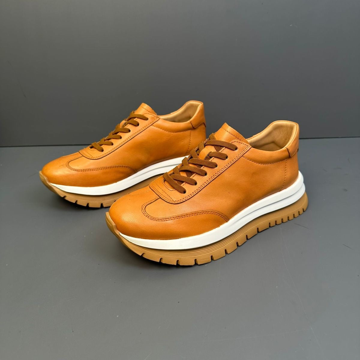 Bequeme Retro-Sneaker für jeden Tag